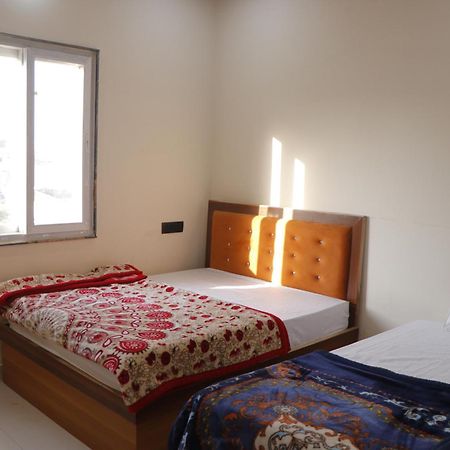 Dolphin Guest House Матхура Екстер'єр фото