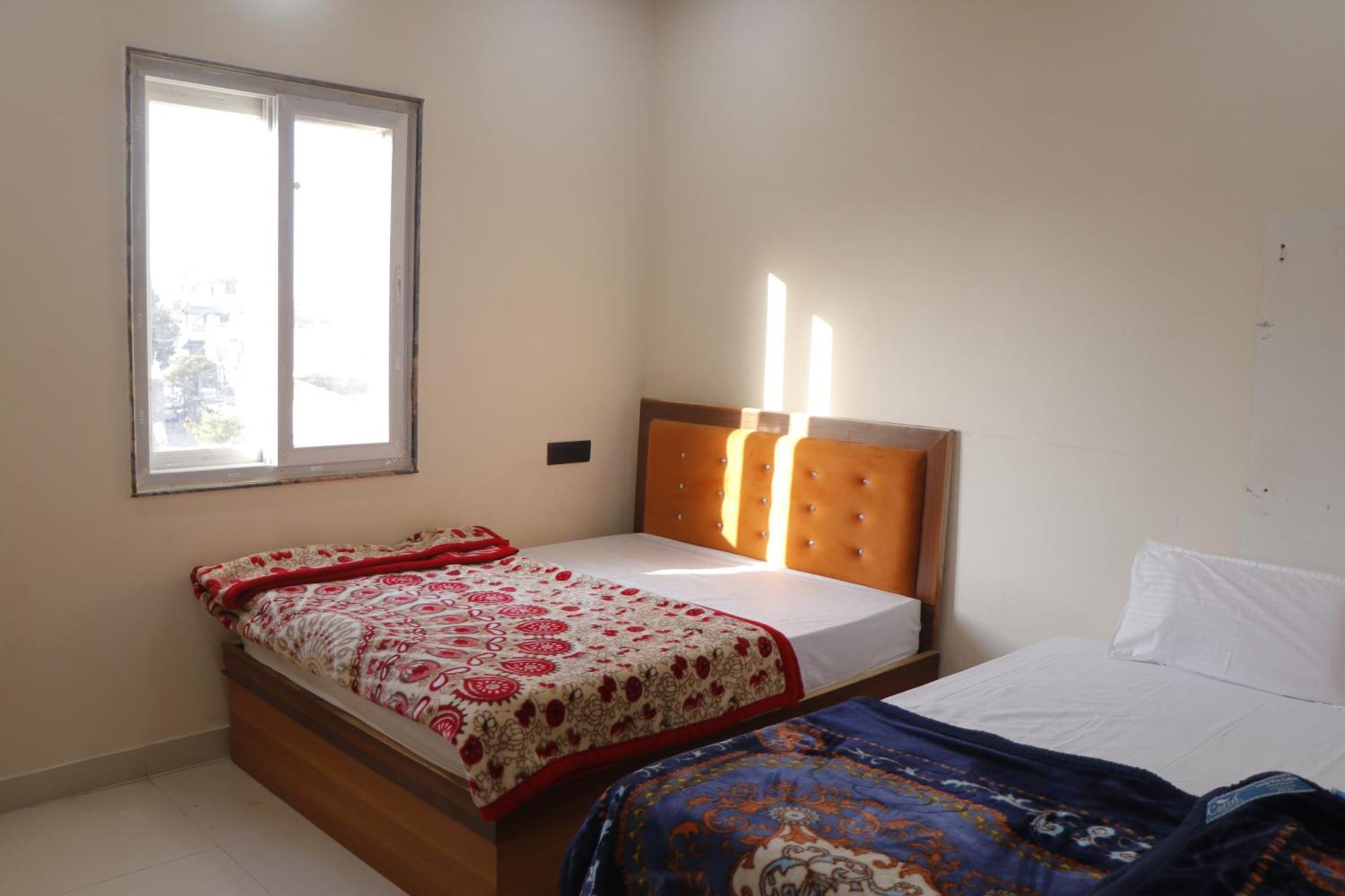 Dolphin Guest House Матхура Екстер'єр фото