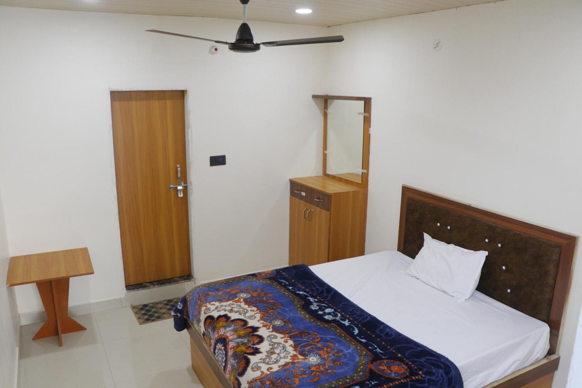 Dolphin Guest House Матхура Екстер'єр фото