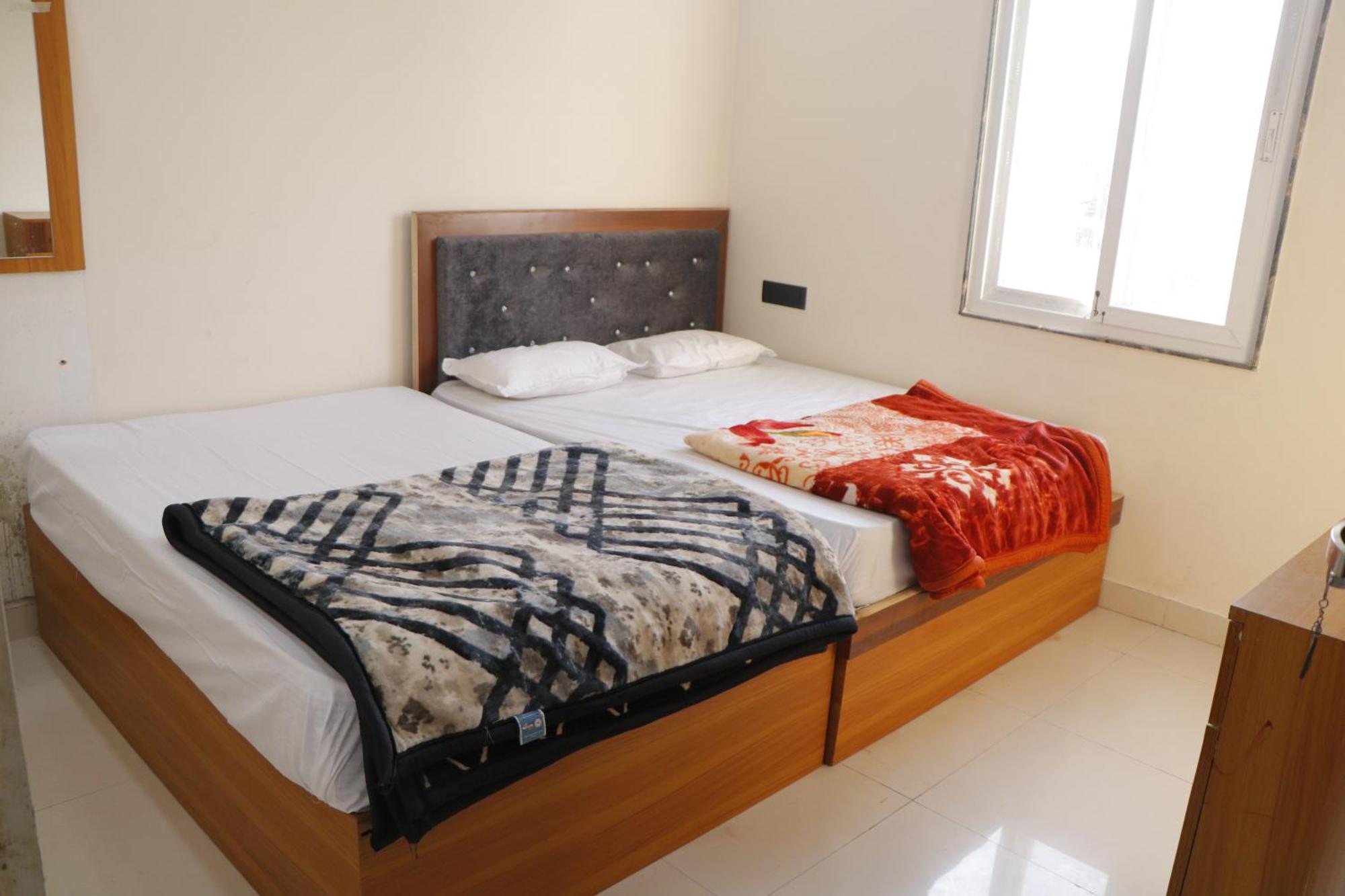 Dolphin Guest House Матхура Екстер'єр фото