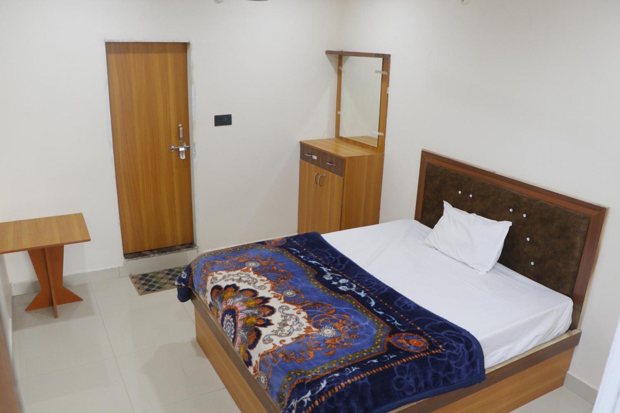 Dolphin Guest House Матхура Екстер'єр фото