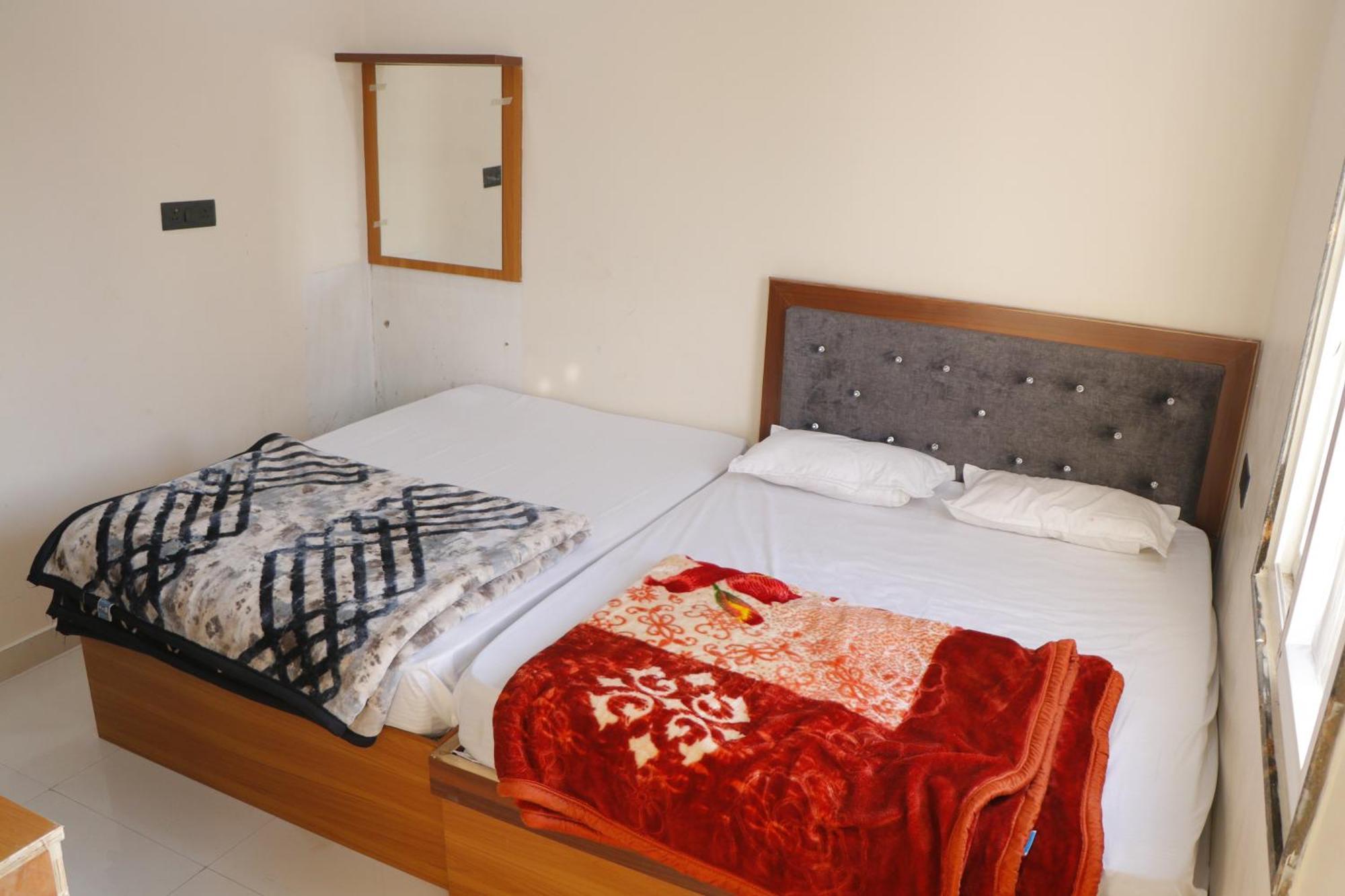 Dolphin Guest House Матхура Екстер'єр фото